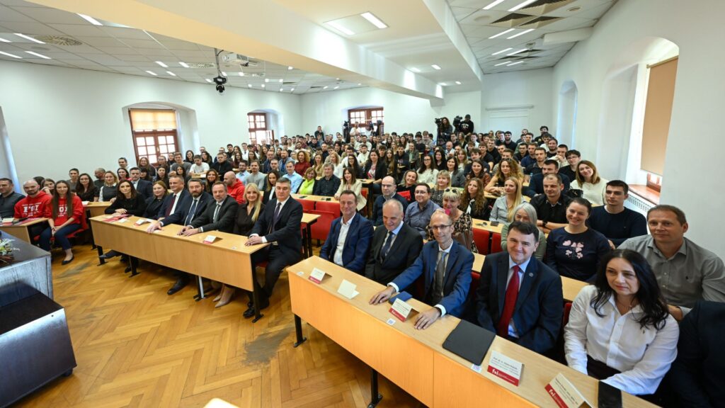 Globalni izazovi i političko okruženje